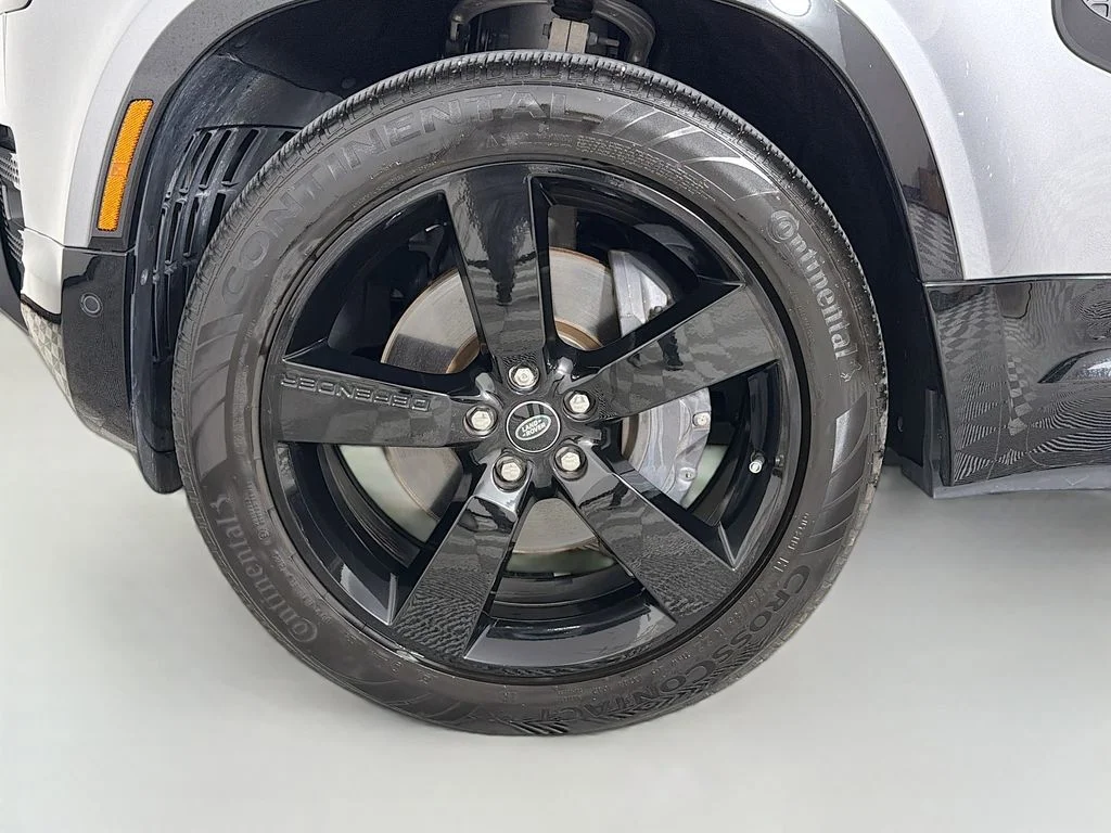 Used 2023 Eiger Grey Metallic Land Rover X-Dynamic SE image 34