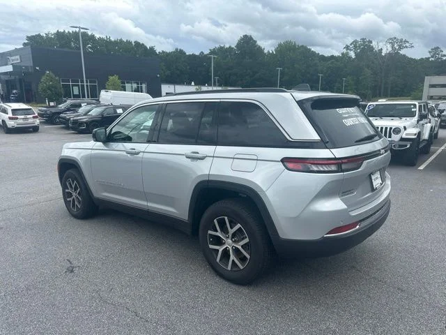 Used 2025 Silver Jeep Limited image 4