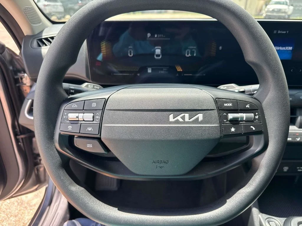 2025 Kia K4 LXS - Photo 38