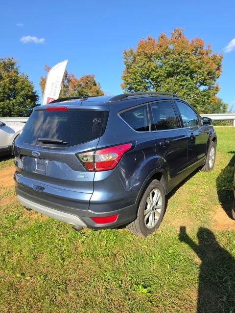 Used 2018 Blue Ford SE image 3