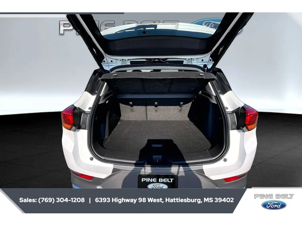 Used 2023 White Frost Tricoat Buick Essence image 21