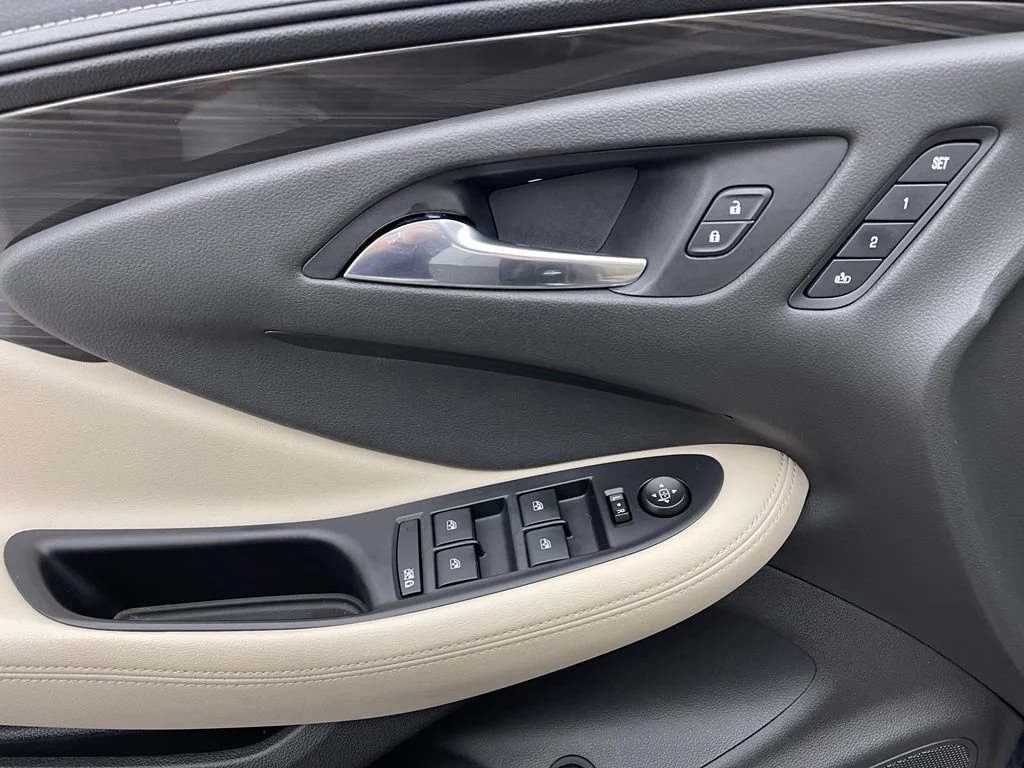 Used 2020 DARK MOON BLUE METALLIC Buick Essence image 18
