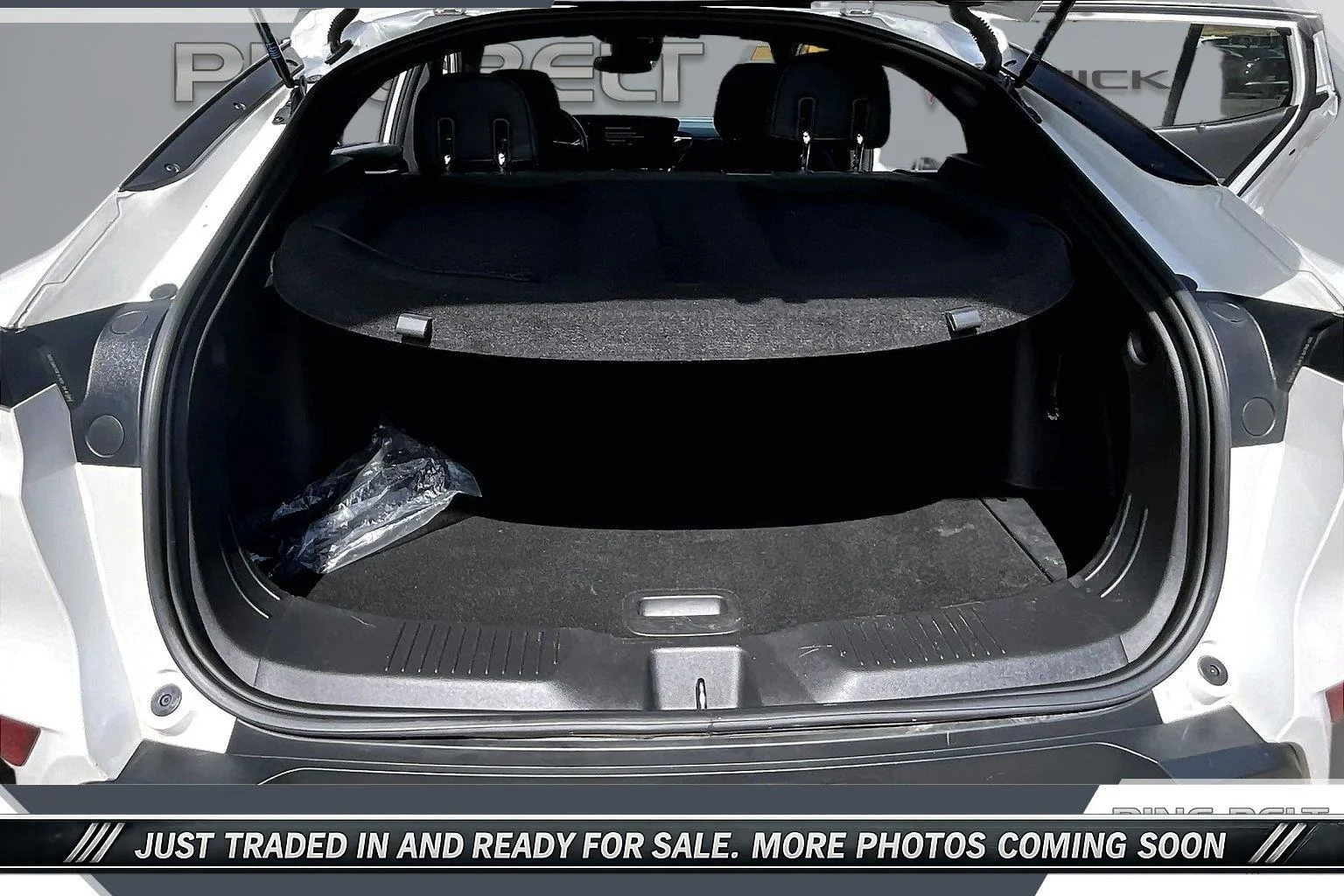 Used 2024 White Frost Tricoat Buick Preferred image 21