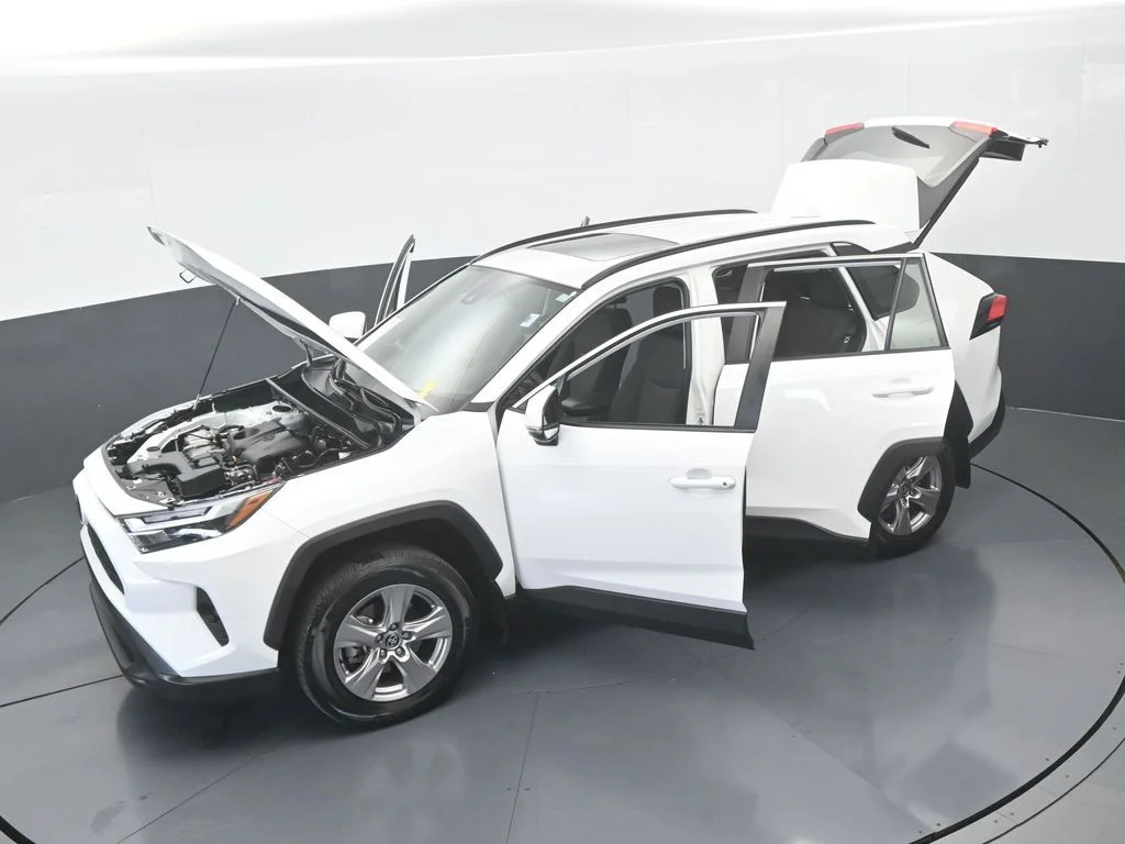 Used 2025 Ice Toyota XLE image 58