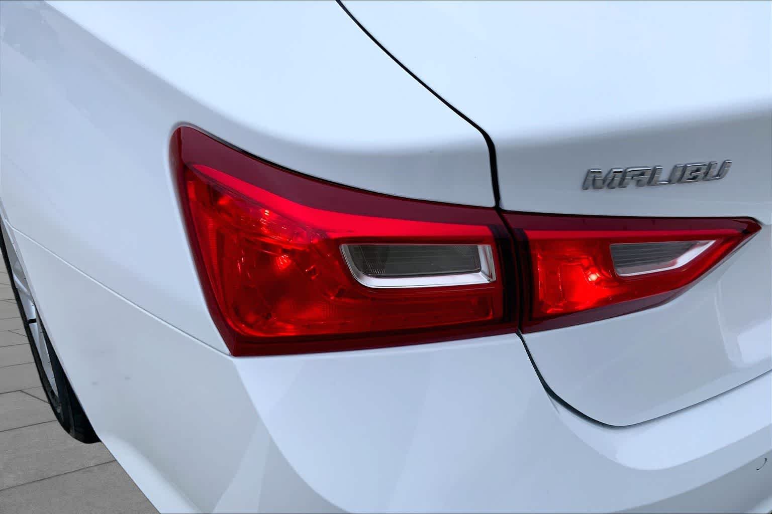 Used 2024 Summit White Chevrolet LT image 27