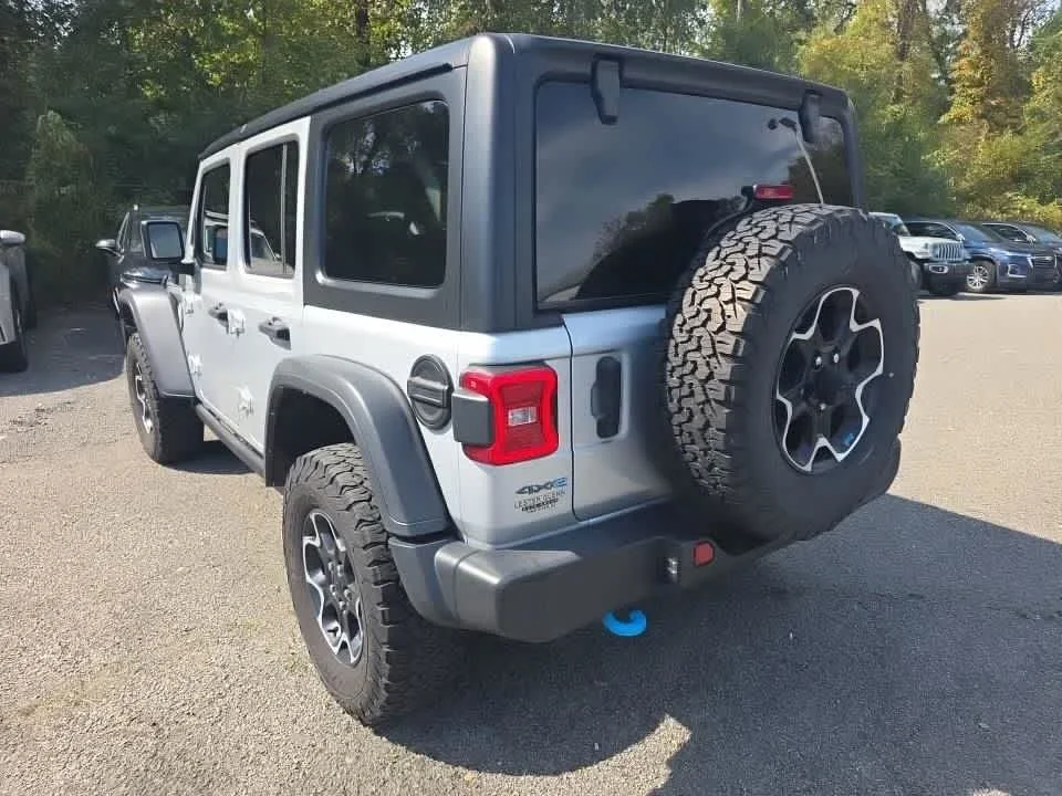 Used 2023 Silver Zynith Clearcoat Jeep Rubicon image 3