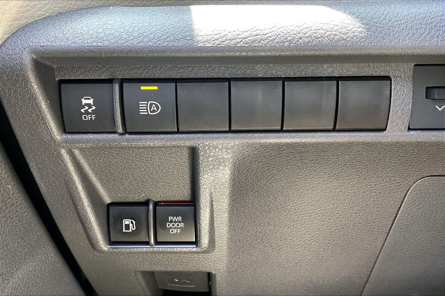 Used 2024 Wind Chill Pearl Toyota XLE image 34