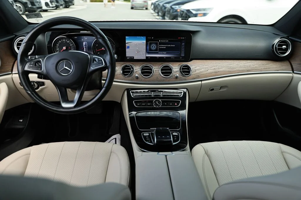 Used 2017 designo Diamond White Metallic Mercedes-Benz E 400 image 27