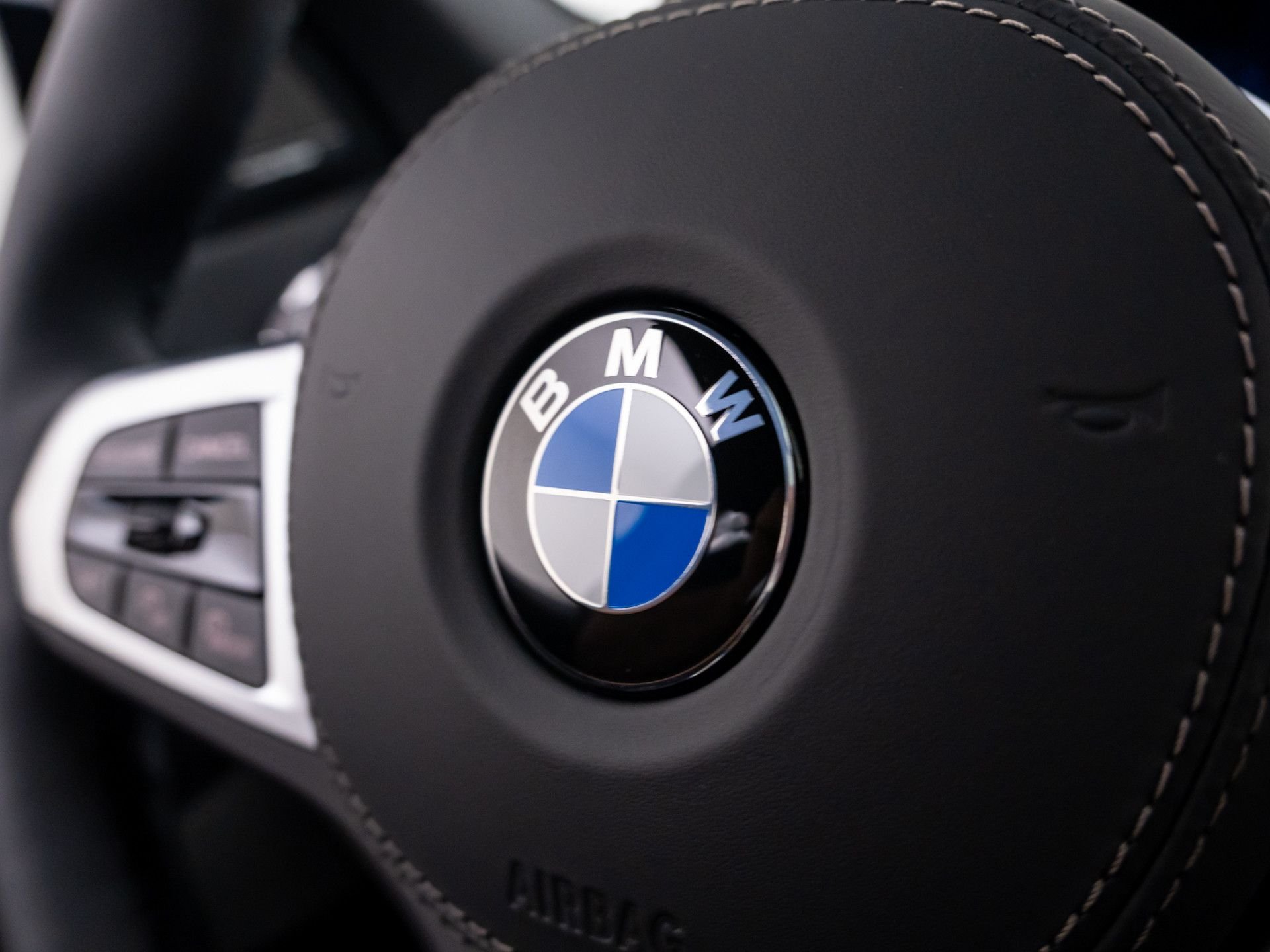New 2026 Mineral White Metallic BMW xDrive40i image 22