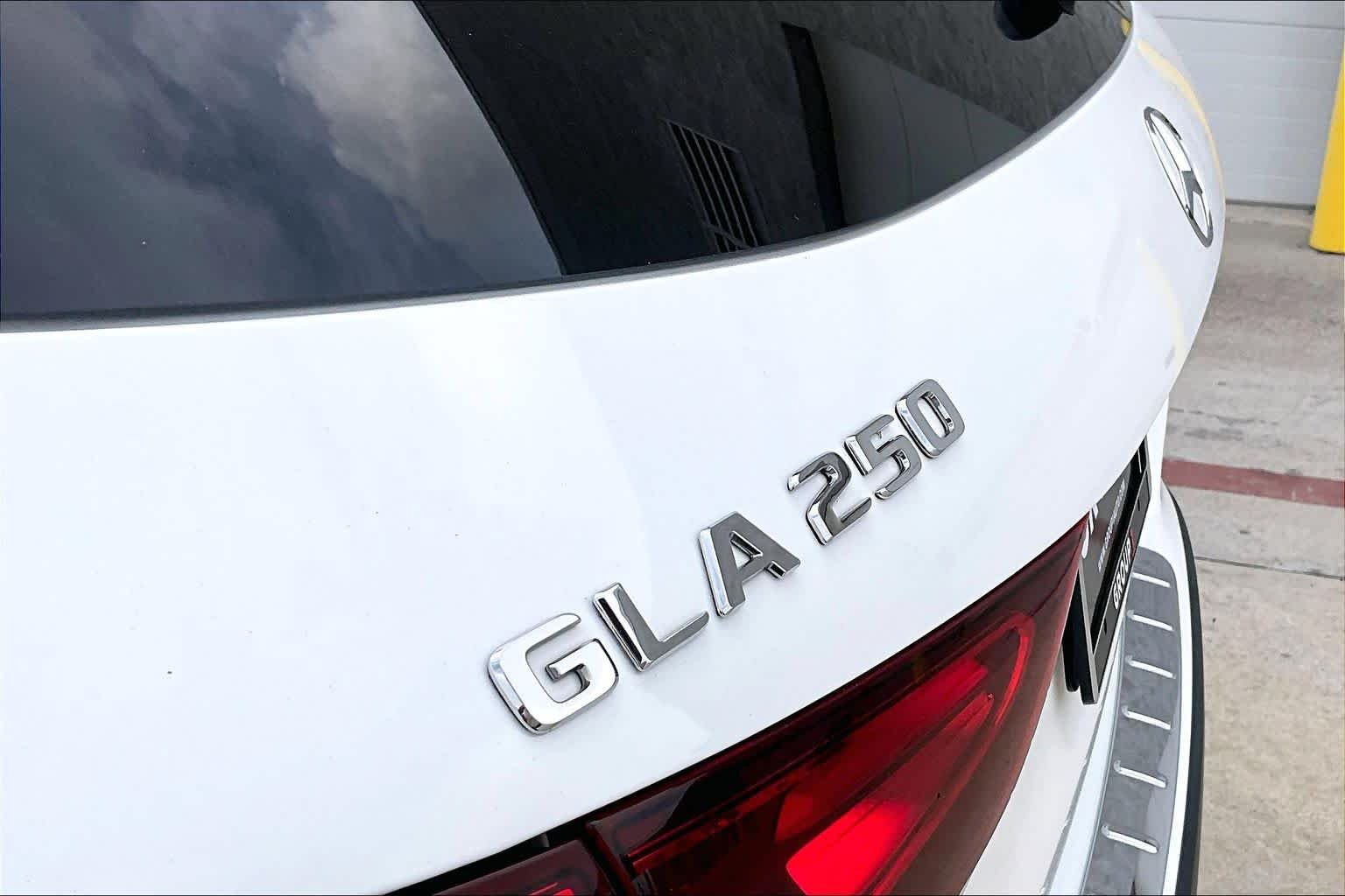 Used 2024 Polar White Mercedes-Benz GLA 250 image 28