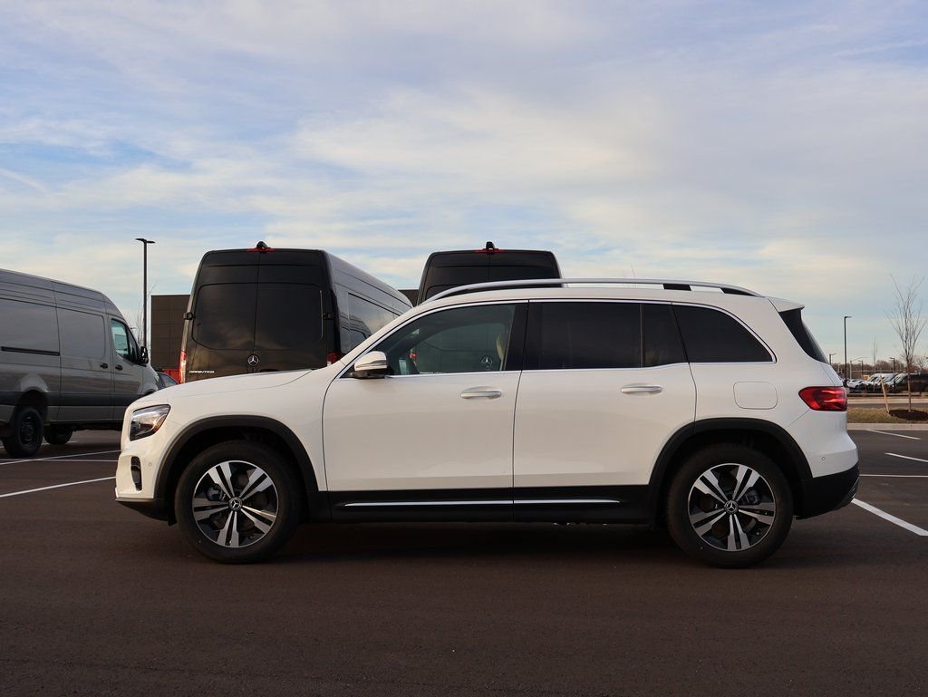 New 2026 Polar White Mercedes-Benz GLB 250 image 4