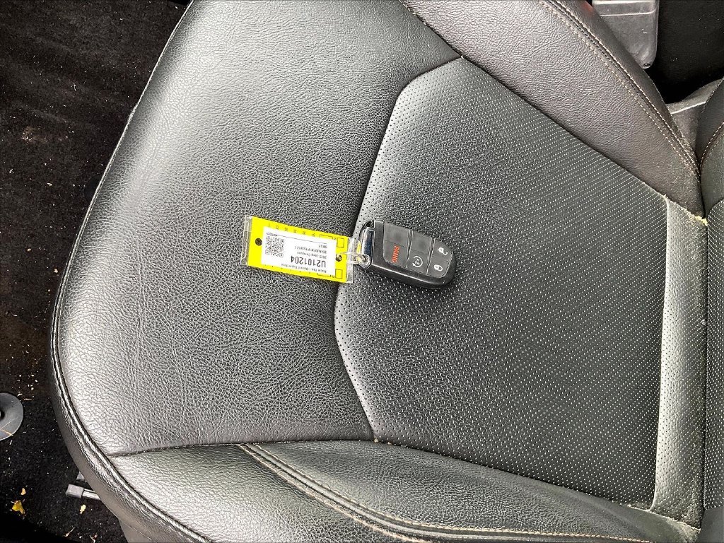 Used 2023 Granite Crystal Metallic Clearcoat Jeep Latitude Lux image 29