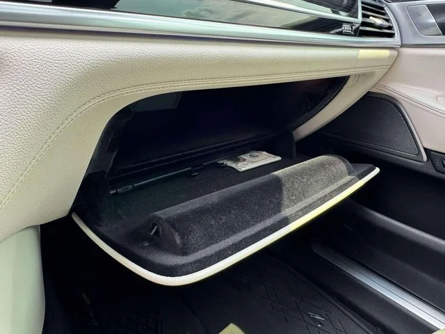 Used 2019 White BMW 750i xDrive image 41