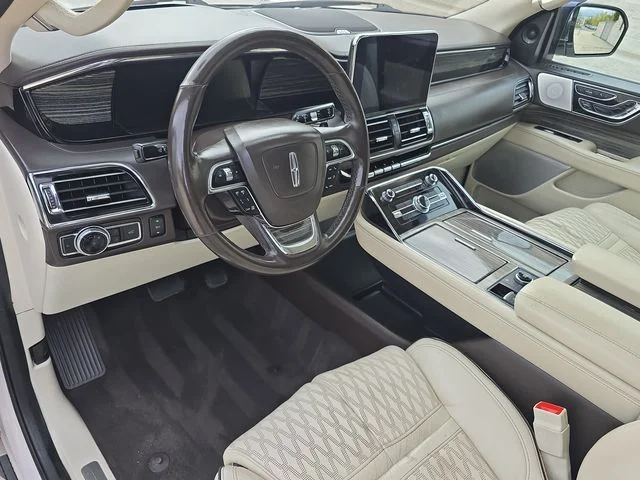 Used 2019 White Platinum Clearcoat Metallic Lincoln Black Label image 16