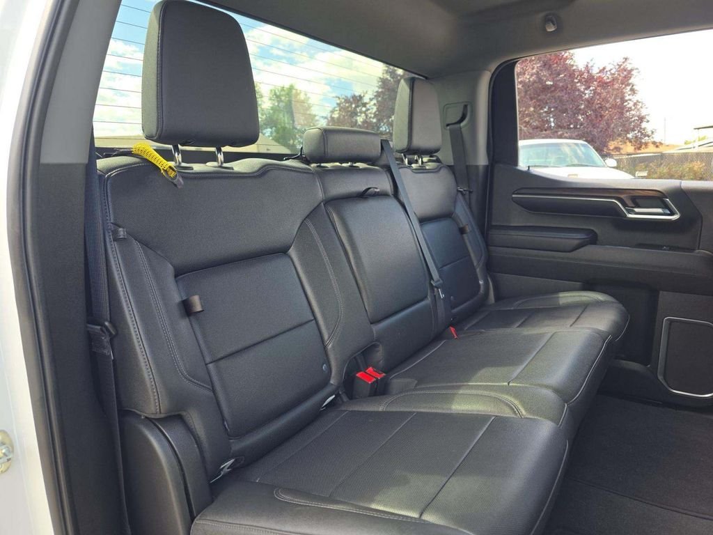 Used 2023 White GMC SLT image 7
