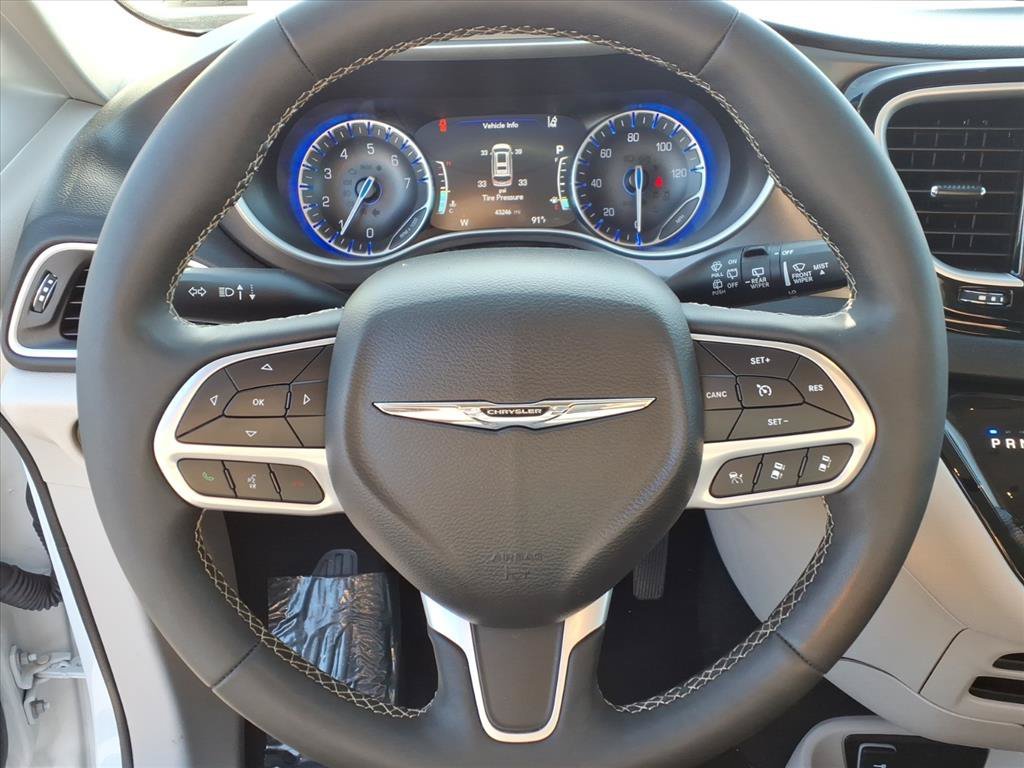 Used 2024 White Chrysler Touring L image 21