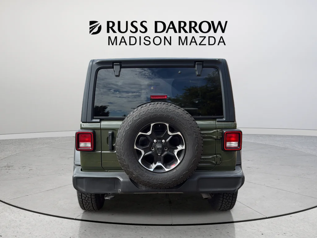 Used 2021 Green Jeep Sport S image 4