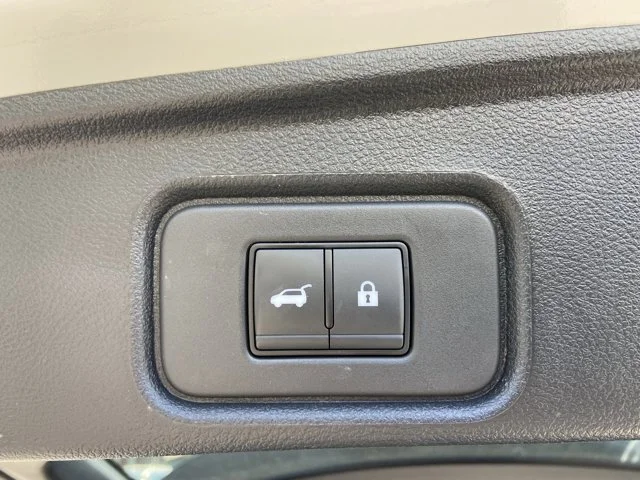 Certified Used 2024 Pearl White Tricoat/Super Black Nissan Platinum image 31