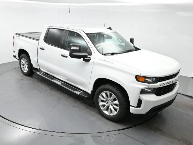 Used 2021 SUMMIT WHITE Chevrolet Custom image 17