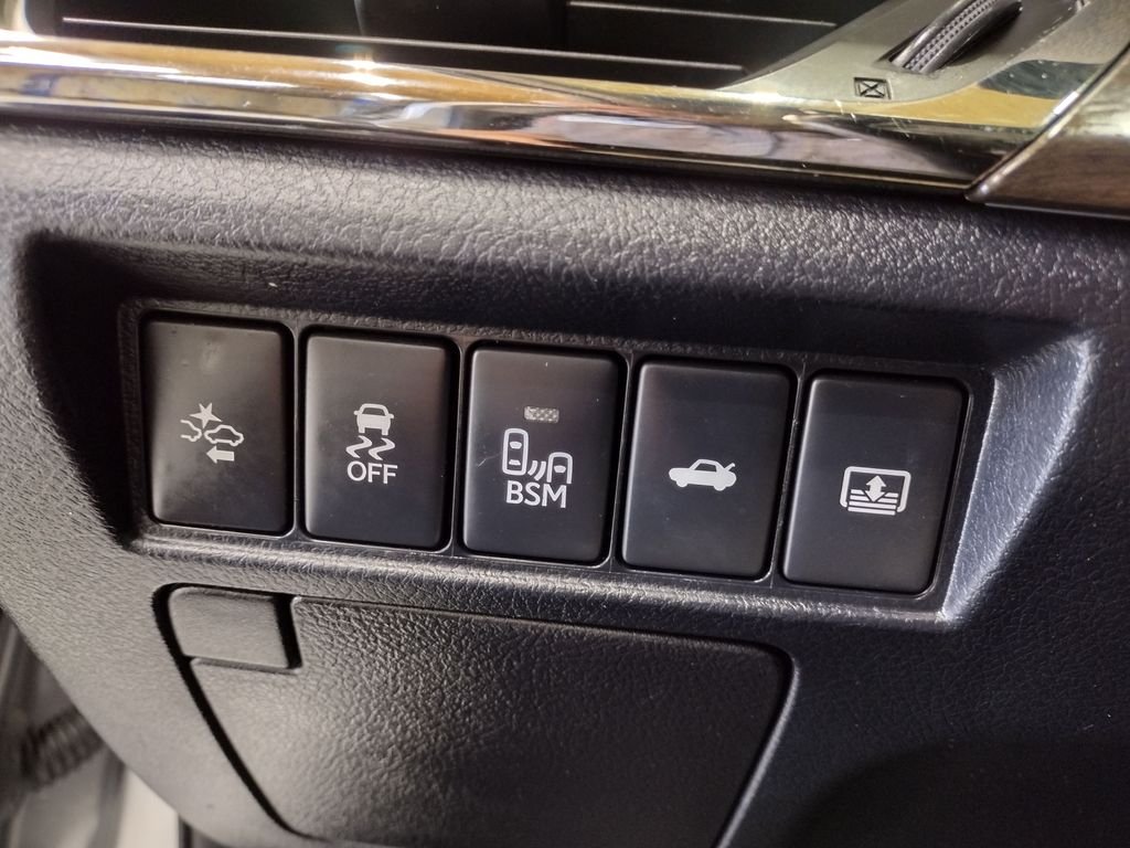 Used 2018 Silver Toyota Limited image 28