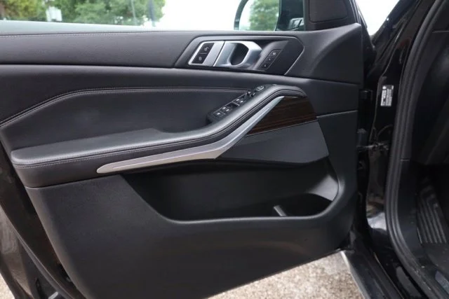 Used 2020 Black BMW xDrive40i image 22