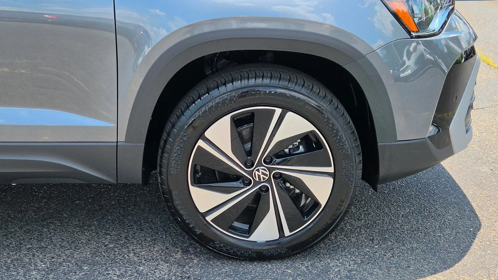 New 2026 GRAY Volkswagen SE image 15