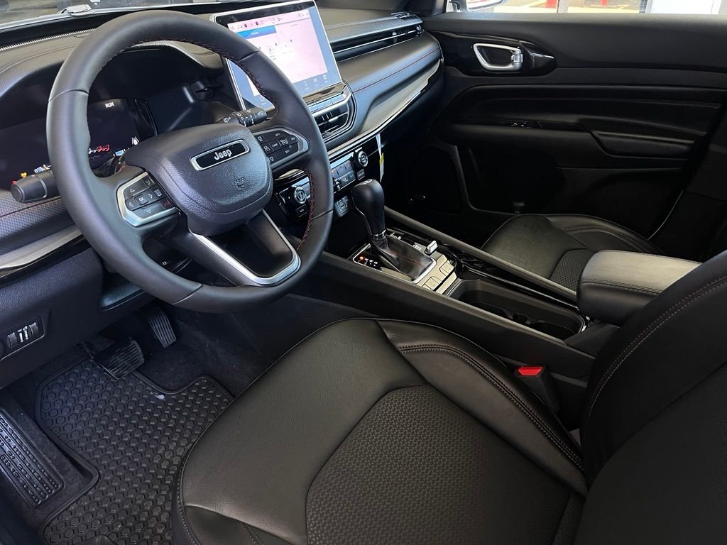 New 2026 Bright White Clear-Coat Exterior Paint Jeep Trailhawk image 5