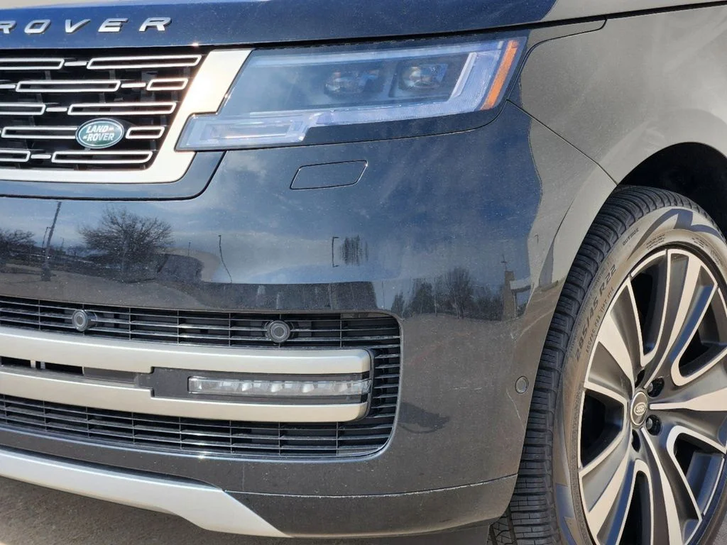 Used 2025 Black Land Rover SE image 5