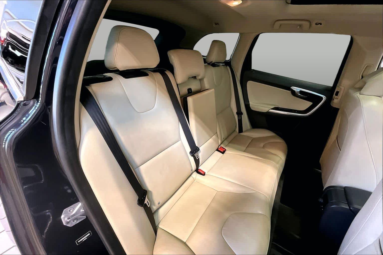 Used 2016 Magic Blue Metallic Volvo T6 Drive-E image 19