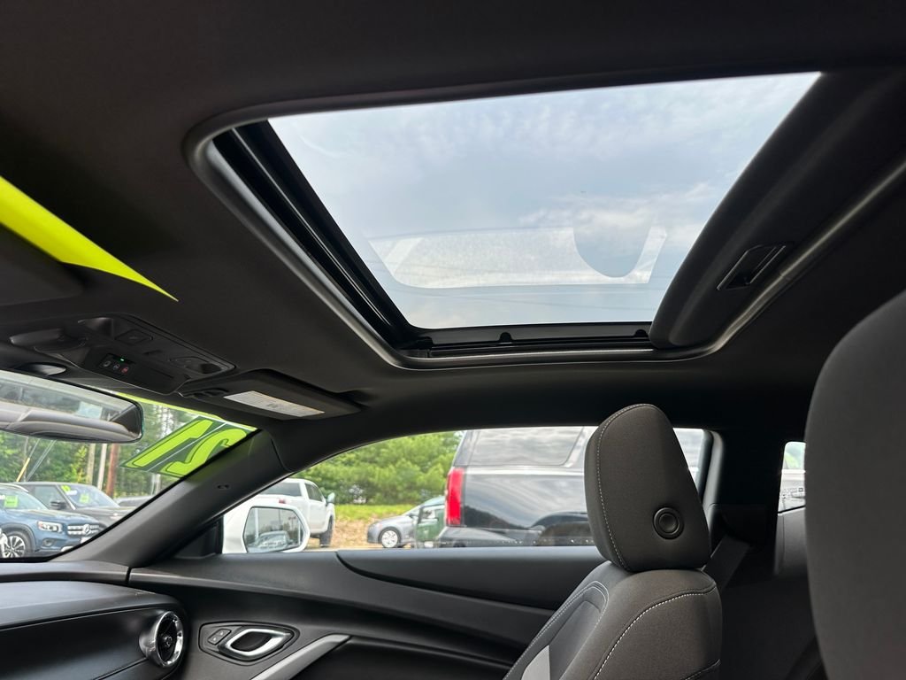 Used 2021 White Chevrolet SS image 27