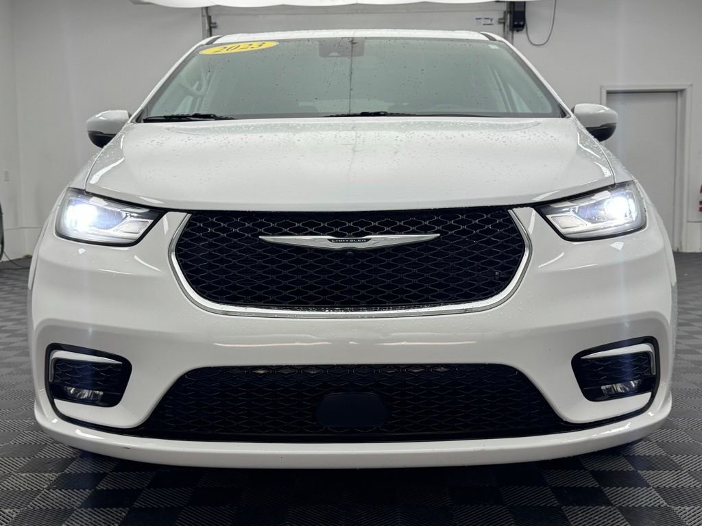 Used 2023 Bright White Clearcoat Chrysler Touring L image 14