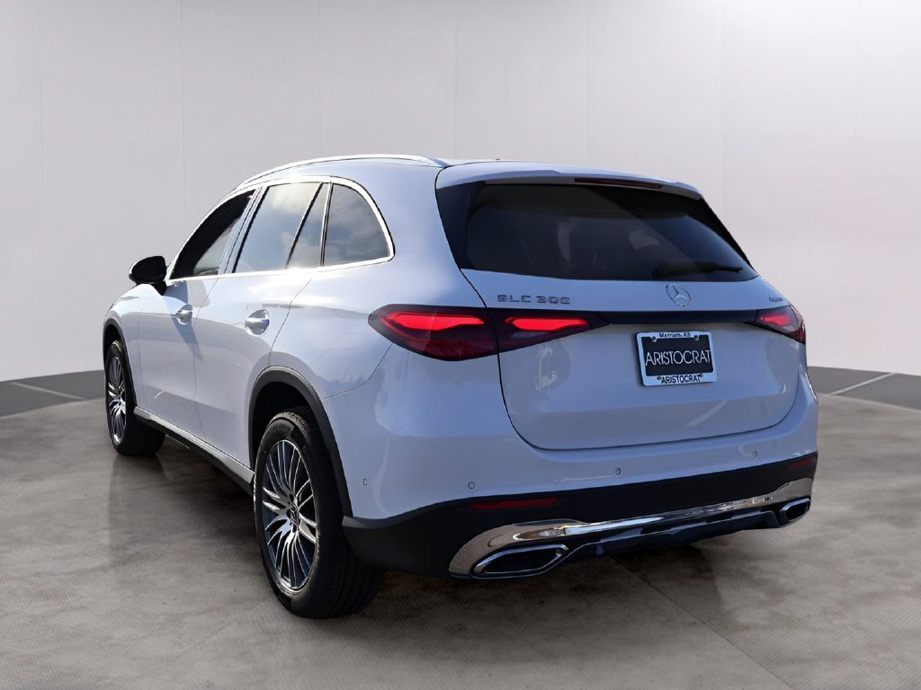 Used 2026 MANUFAKTUR Moonlight White Metallic Mercedes-Benz GLC 300 image 5