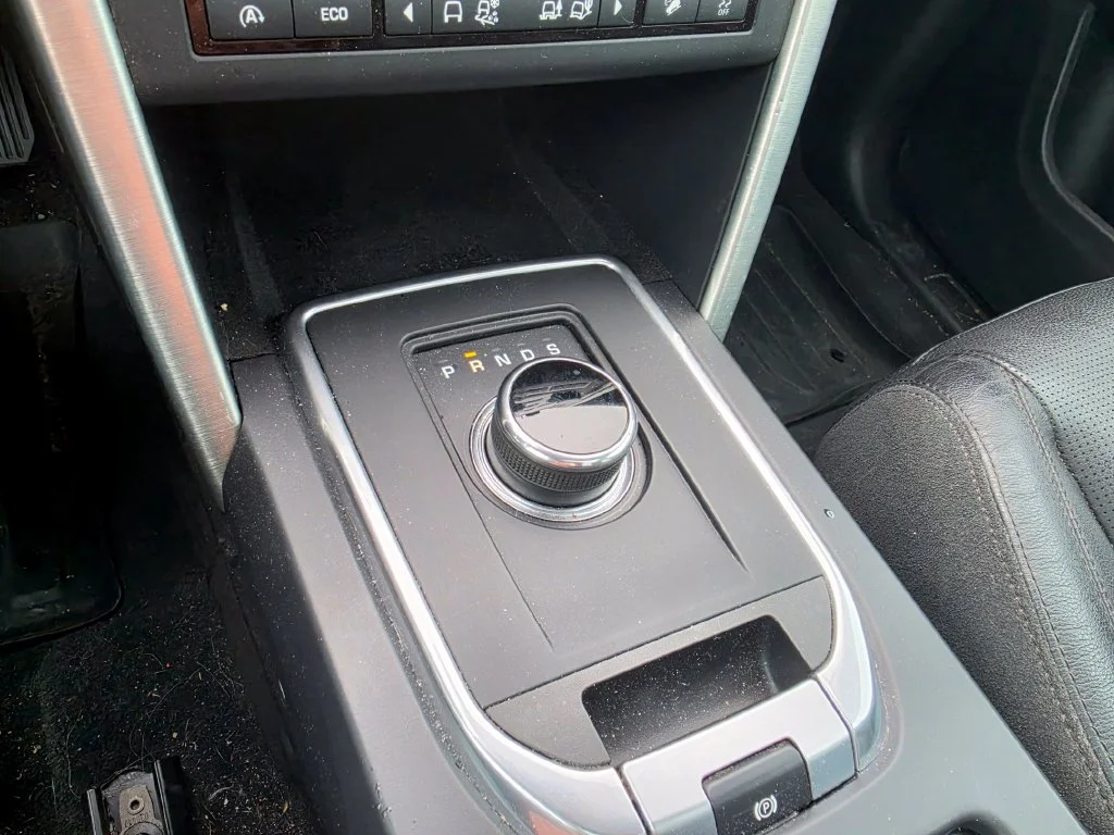 Used 2017 White Land Rover HSE image 19