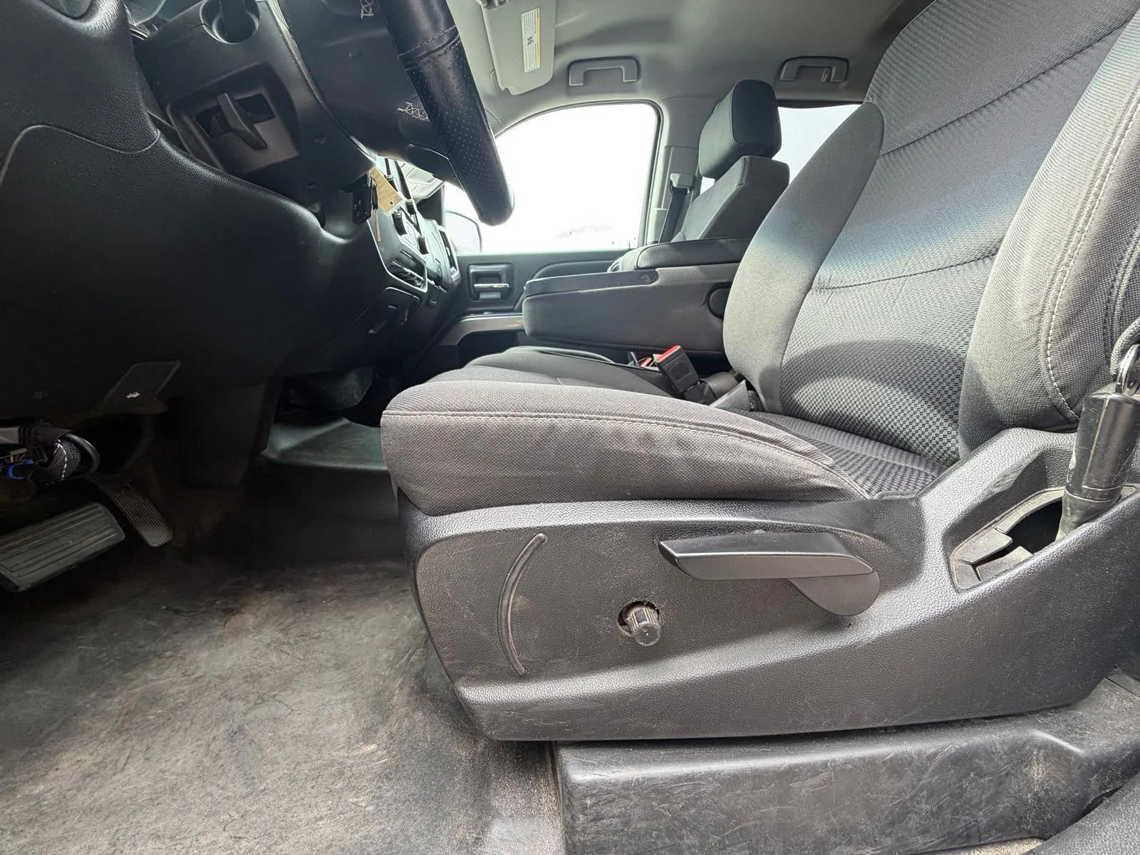 Used 2017 White Chevrolet LT image 7