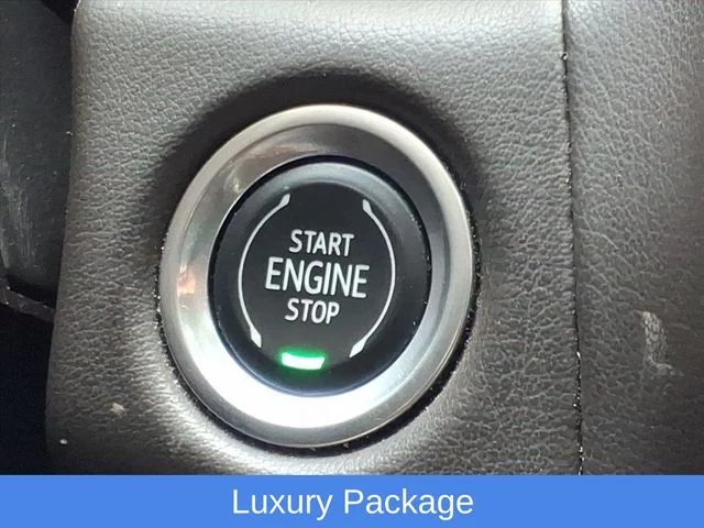 Used 2021 White Chevrolet Z71 image 9