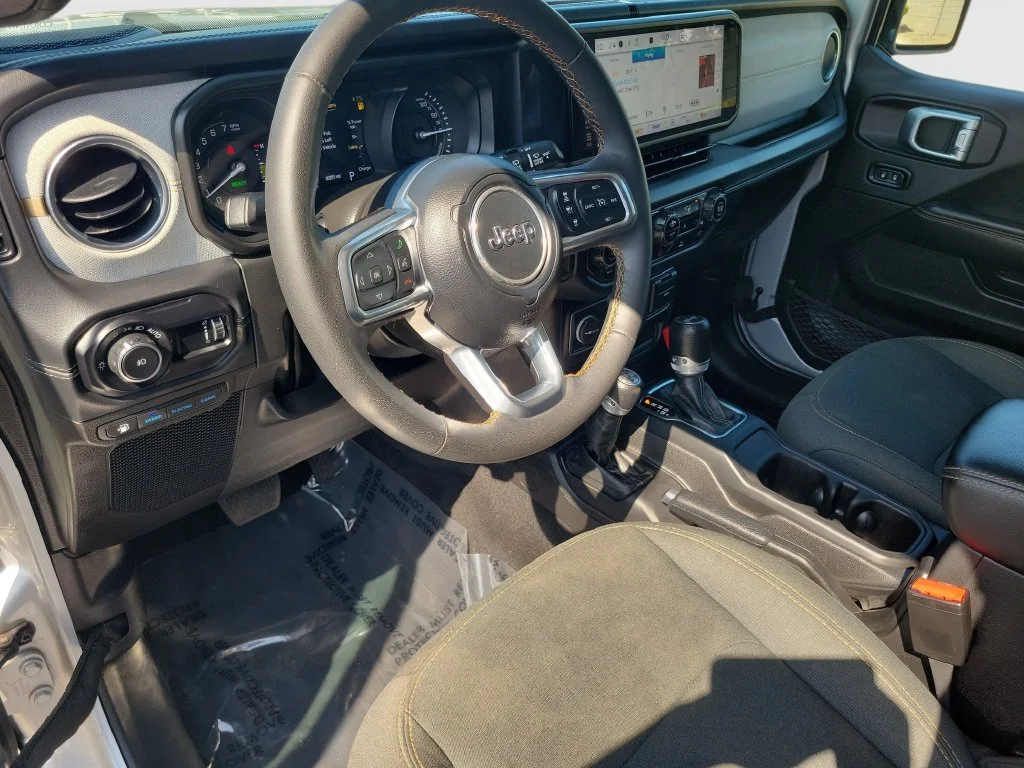 Used 2024 Silver Jeep Sahara 4xe image 32