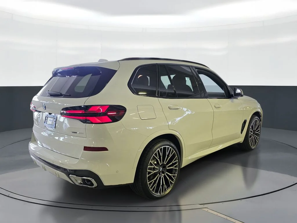 New 2026 Alpine White BMW sDrive40i image 3