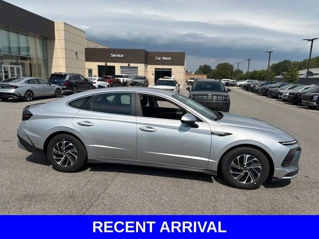 Used 2026 Silver Hyundai Blue image 23