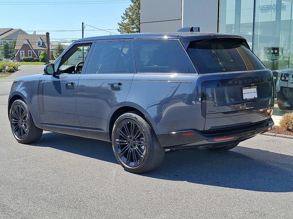 New 2026 Varesine Blue Land Rover SE image 4