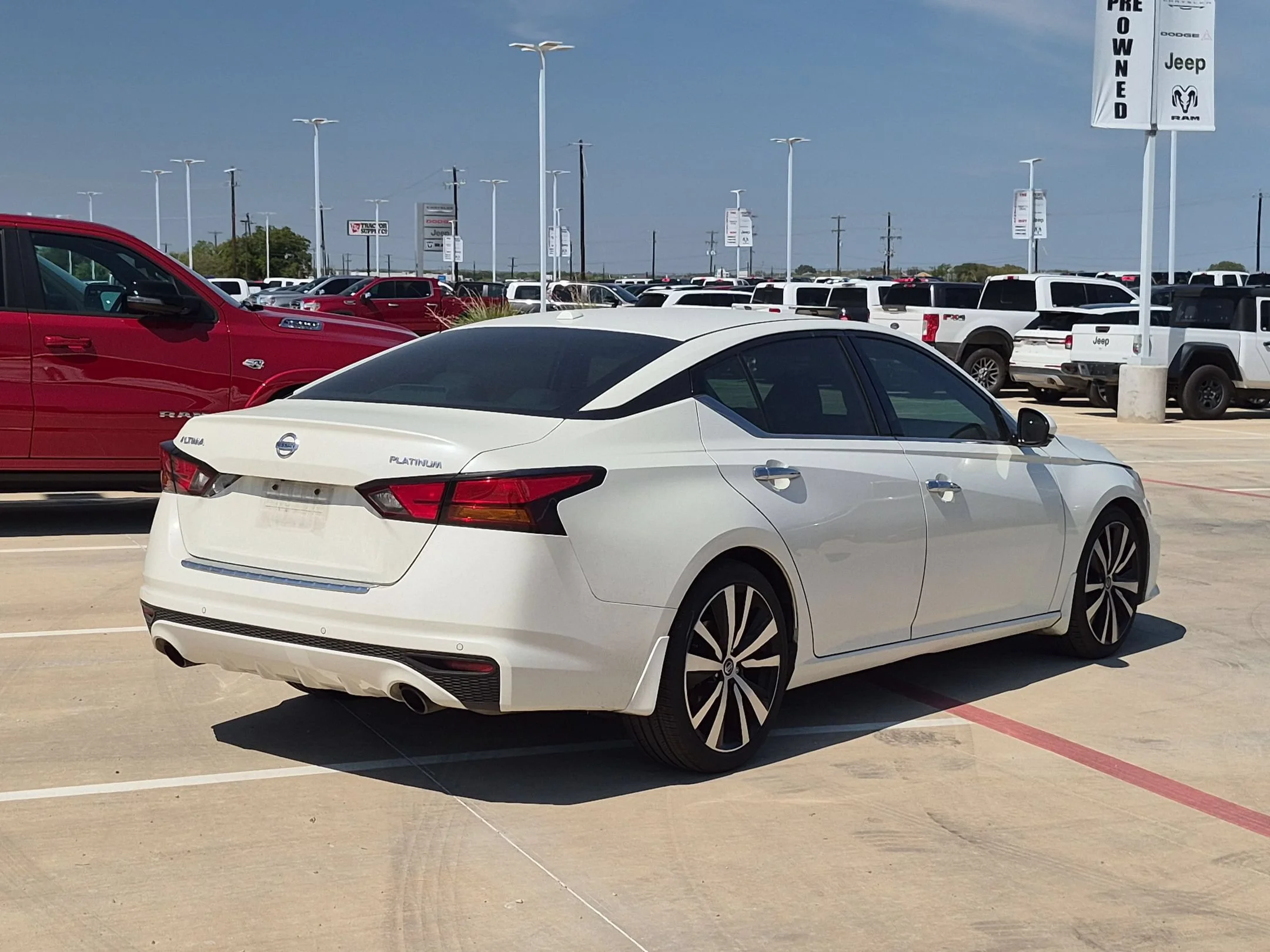 Used 2019 White Nissan 2.5 Platinum image 3