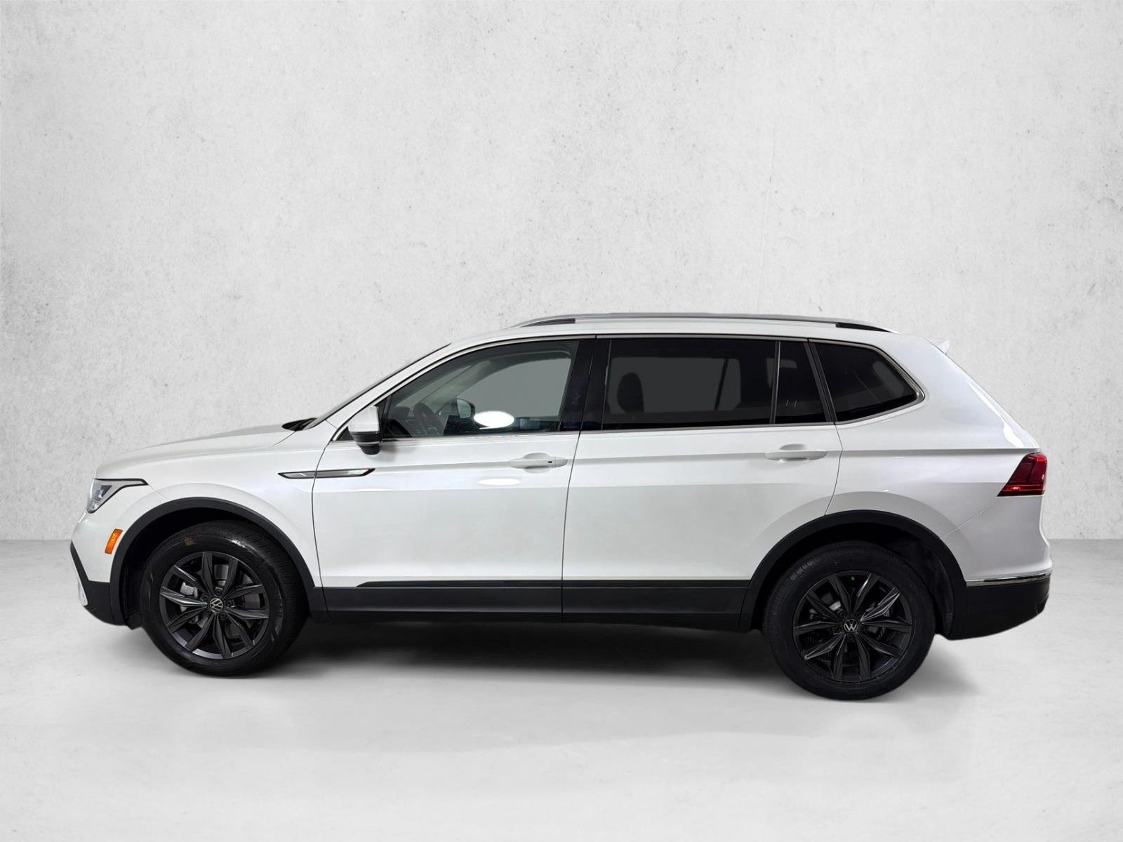 Used 2023 White Volkswagen SE image 6
