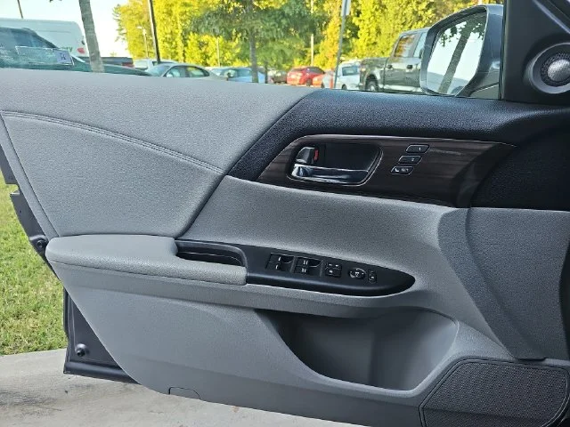 Used 2017 Gray Honda EX-L image 25