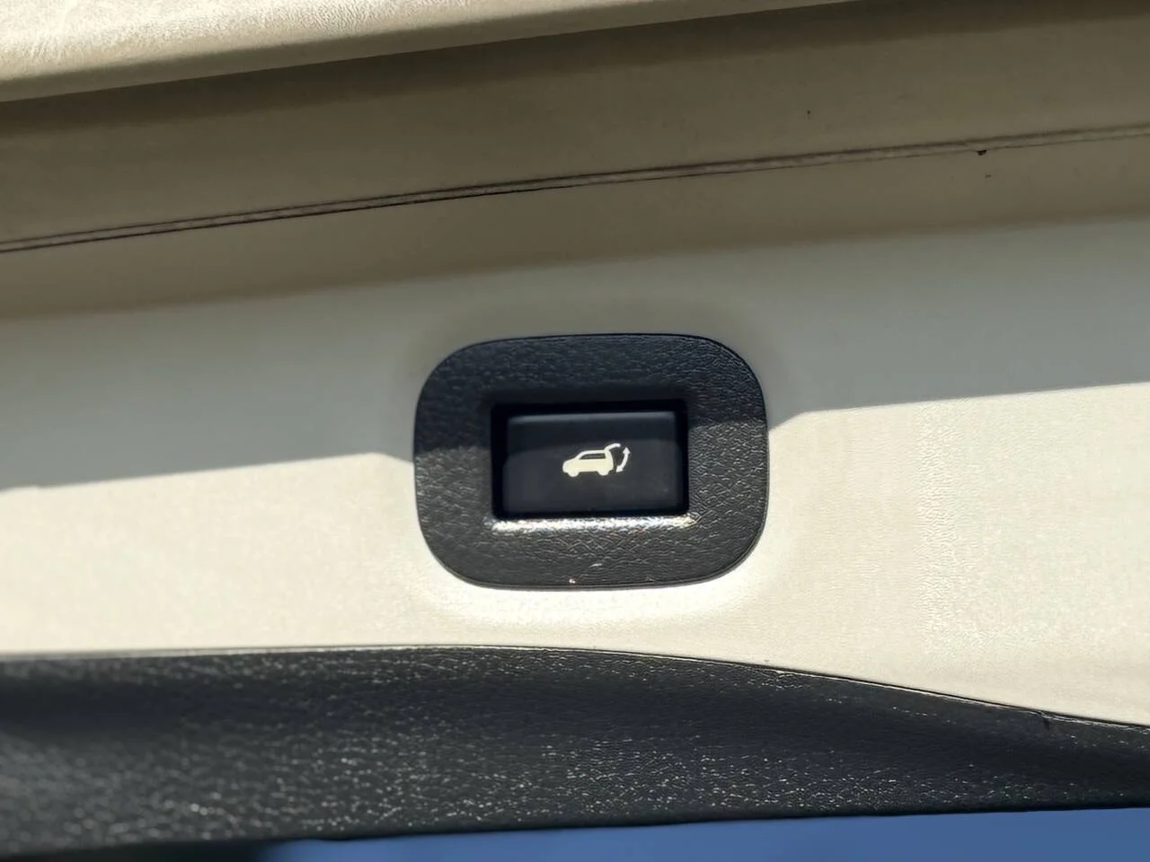 Used 2019 Black Nissan SL 4dr Crossover image 26