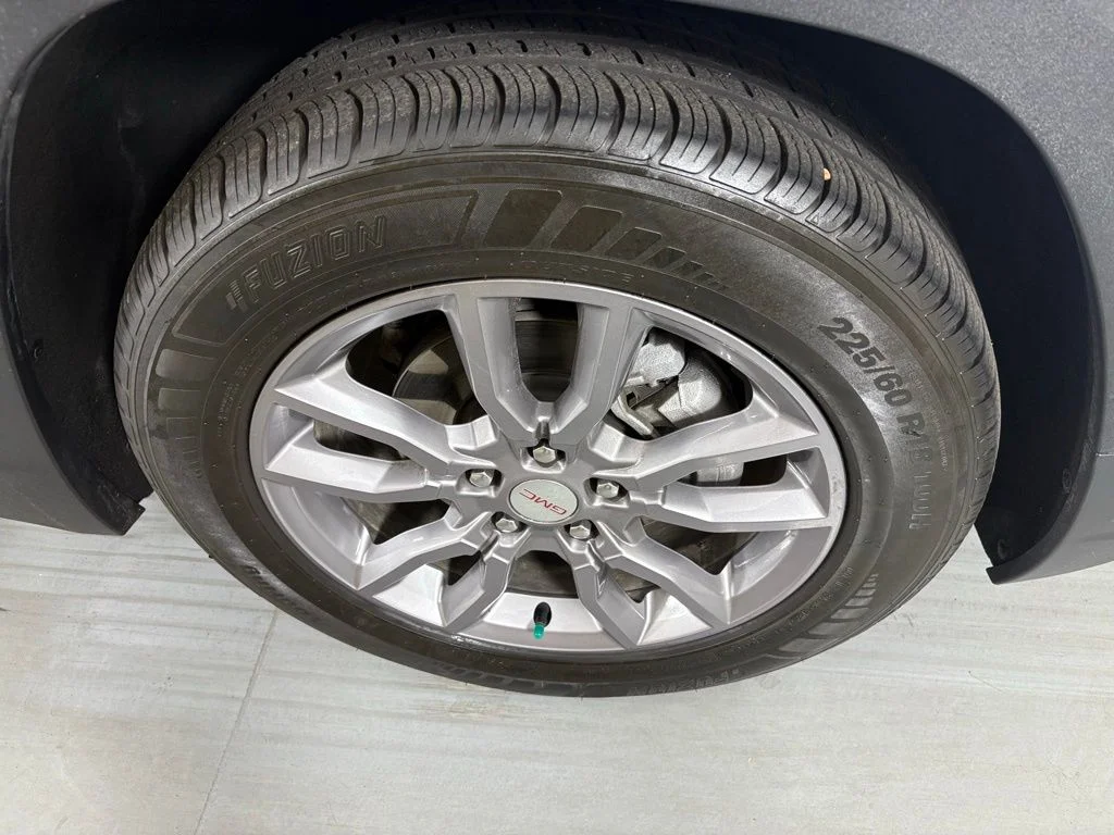 Used 2024 White GMC SLT image 10