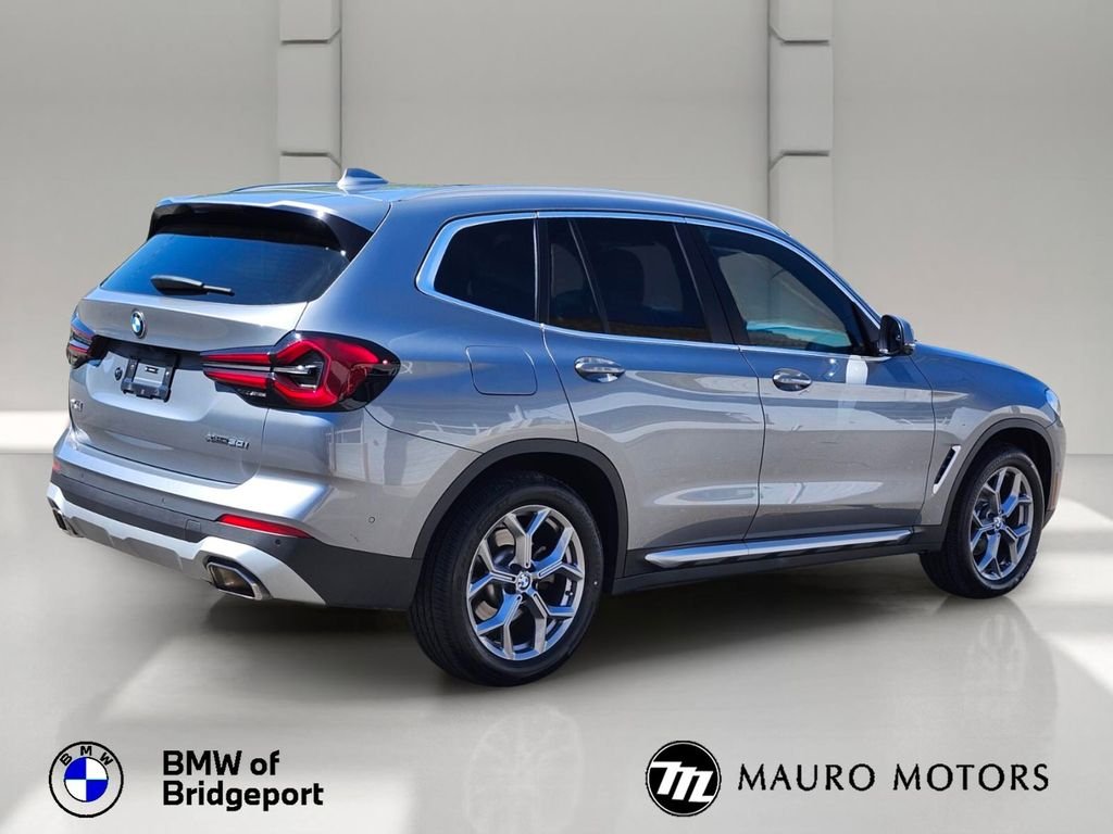 Used 2024 Gray BMW xDrive30i image 5