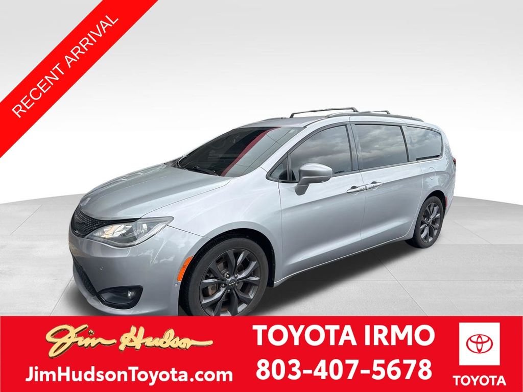 2018 Chrysler Pacifica Touring L's photo