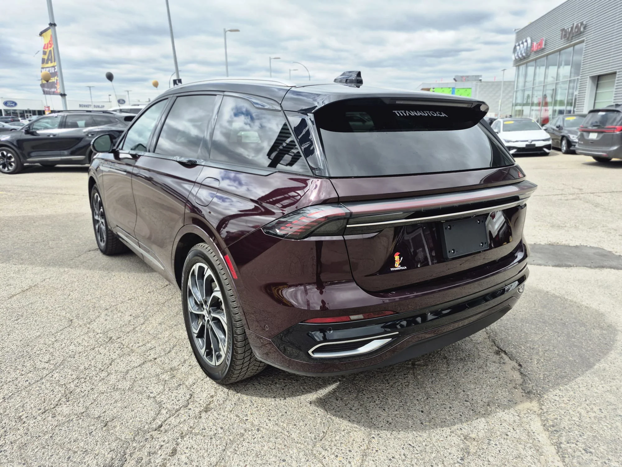 Certified Used 2024 Diamond Red Metallic Tinted Clearcoat Lincoln Reserve AWD*Adaptive Cruise | Remote Start | Nav | 360 Cam | Cooled Leather | Htd Wheel | CarPlay image 7