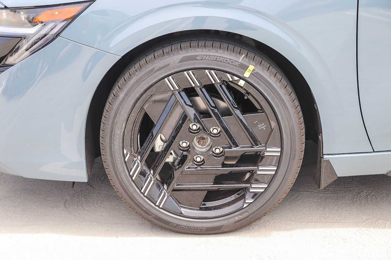 New 2027 Atlantic Gray Metallic / Super Black Two-tone Nissan SR image 11