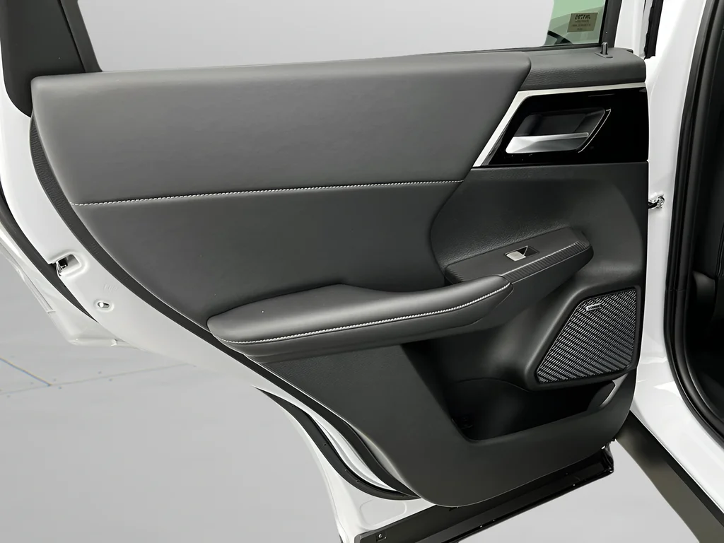 New 2026 White Diamond Mitsubishi LE image 41