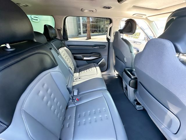 Certified Used 2026 Ebony Black Kia Wind image 30